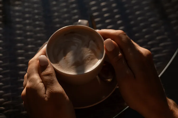 The Best Low-Acid Coffee for Sensitive Stomachs (Without Sacrificing Flavor)