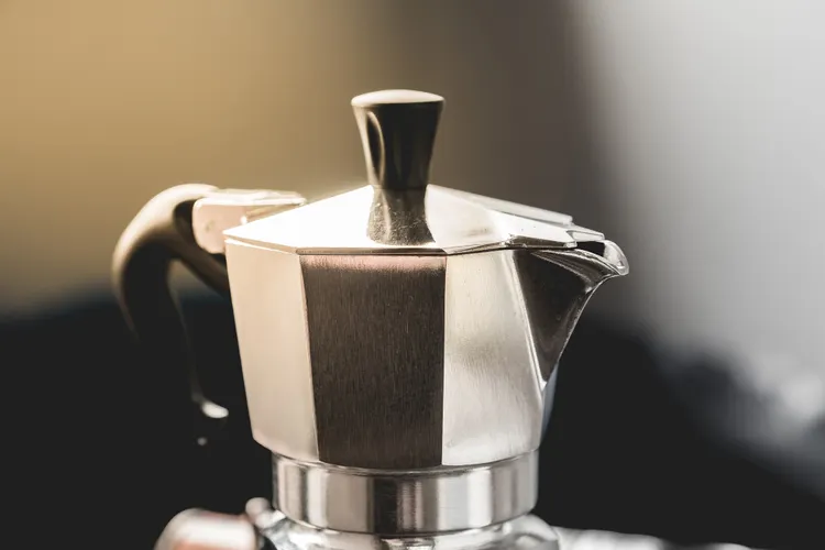 The Best Coffee for a Moka Pot: Why Medium Roast Wins (Grind, Roast & Picks)